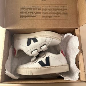 Veja Kids Esplar (EUR 23, US 7)